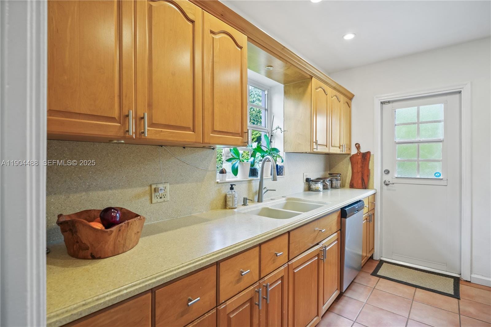 924 El Rado Street — photo 9