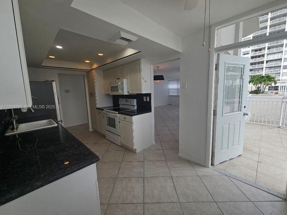 18041 Biscayne Boulevard 204, Aventura, FL 33160, Aventura