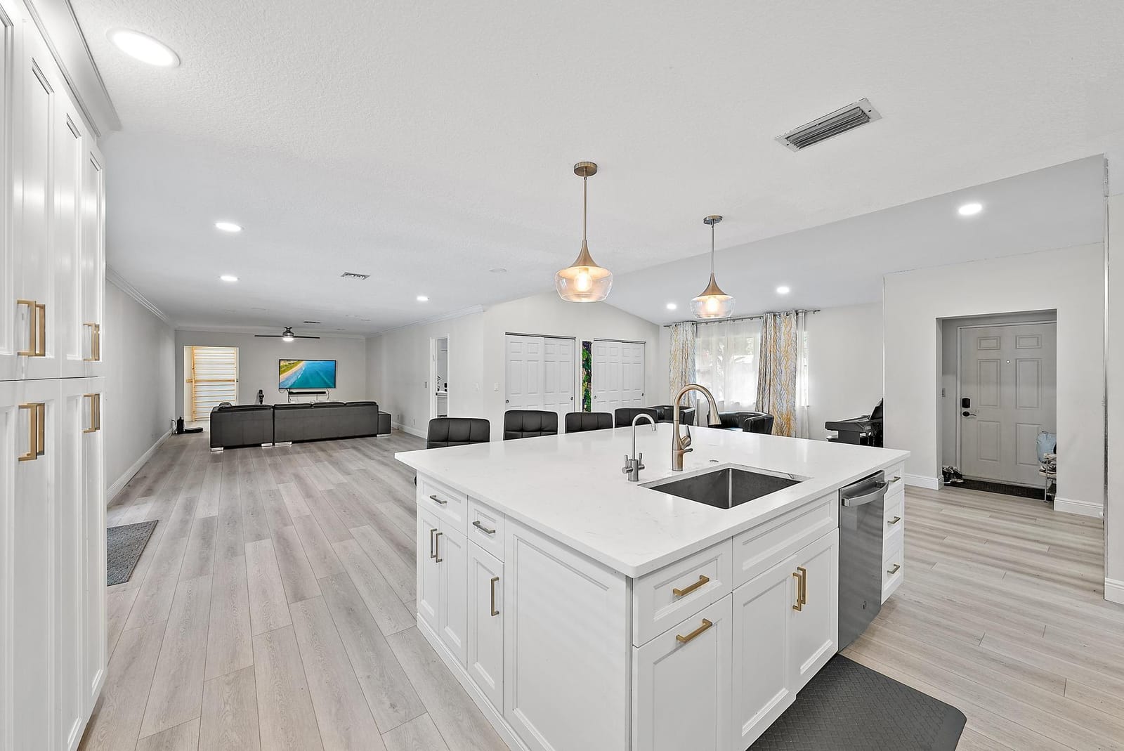16338 Alexander Run — photo 2