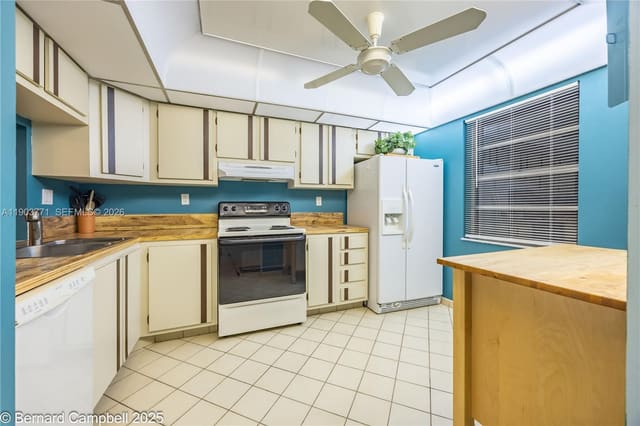 3910 Inverrary Boulevard 406-B, sold in 18th Hole At Inverrary Condo, Lauderhill, FL