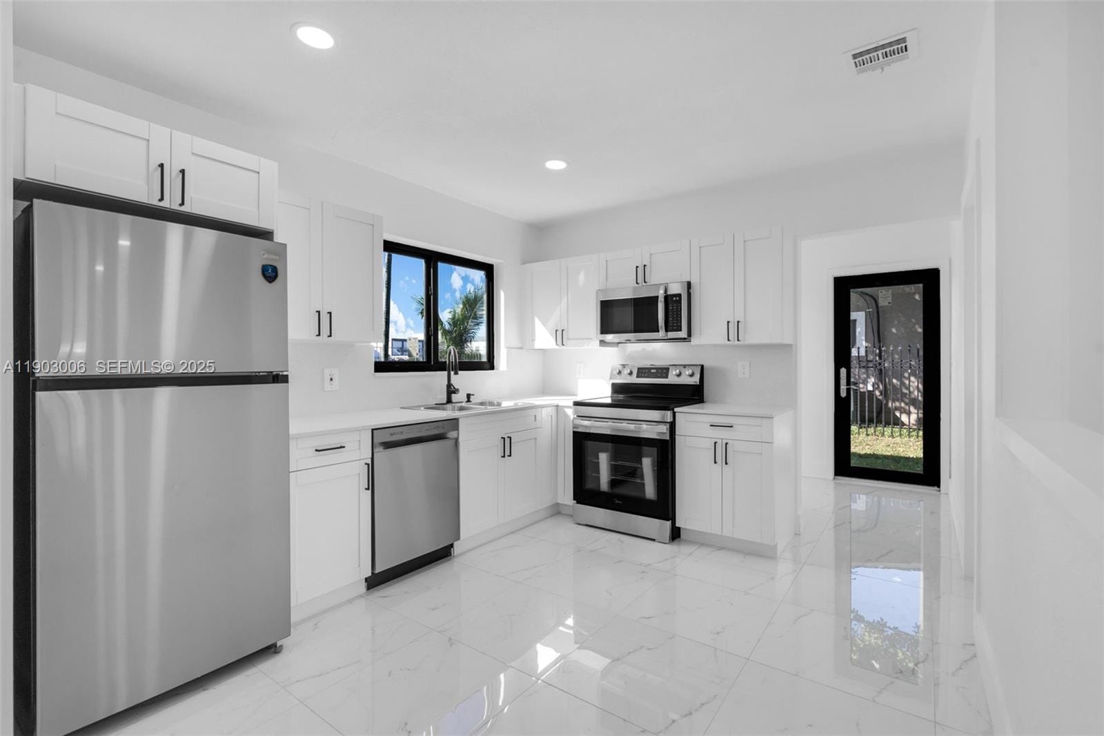 1021 NW 195th Street, Miami Gardens, FL 33169 photo 9