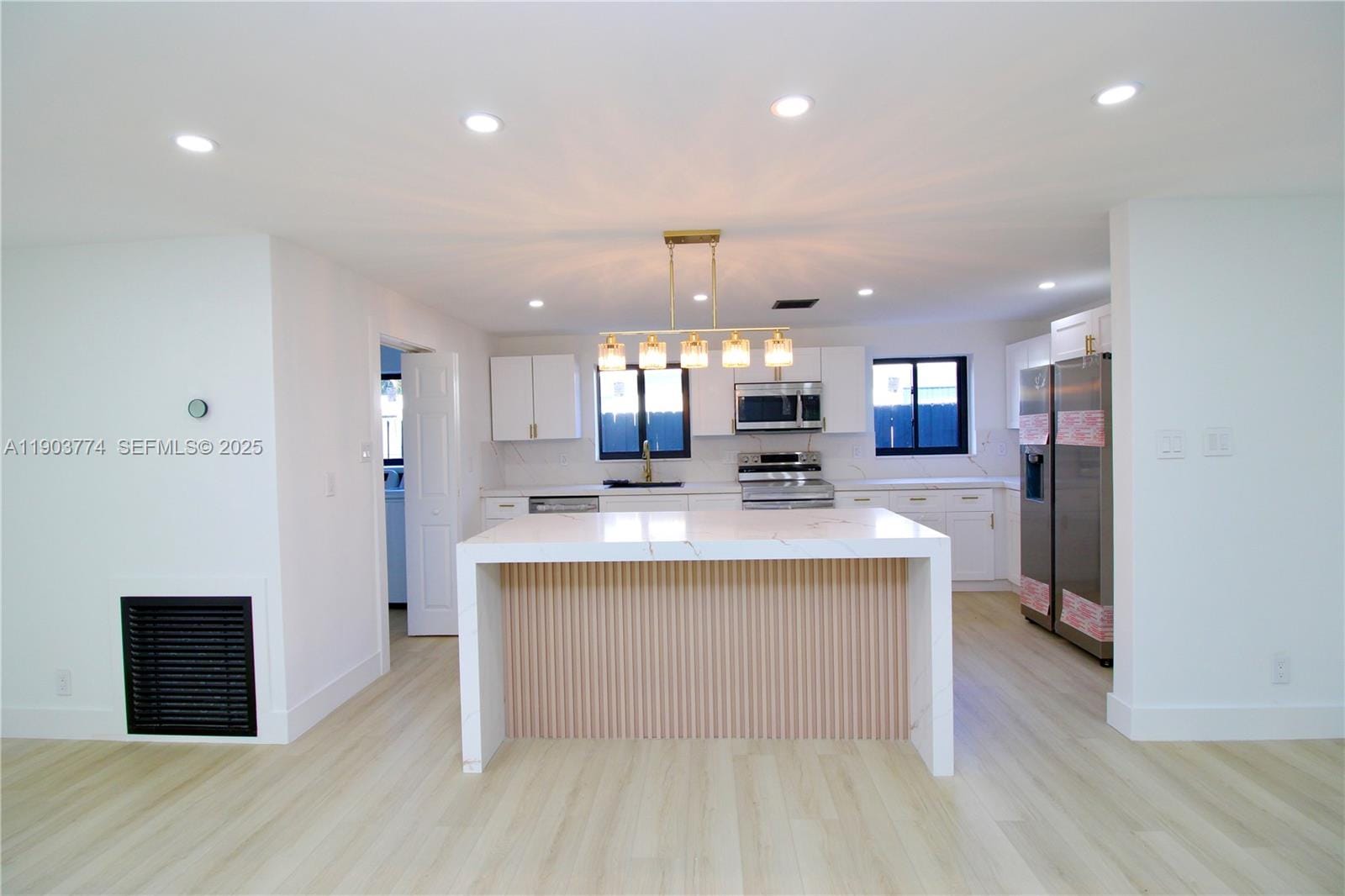 3611 NE 17th Avenue — photo 9