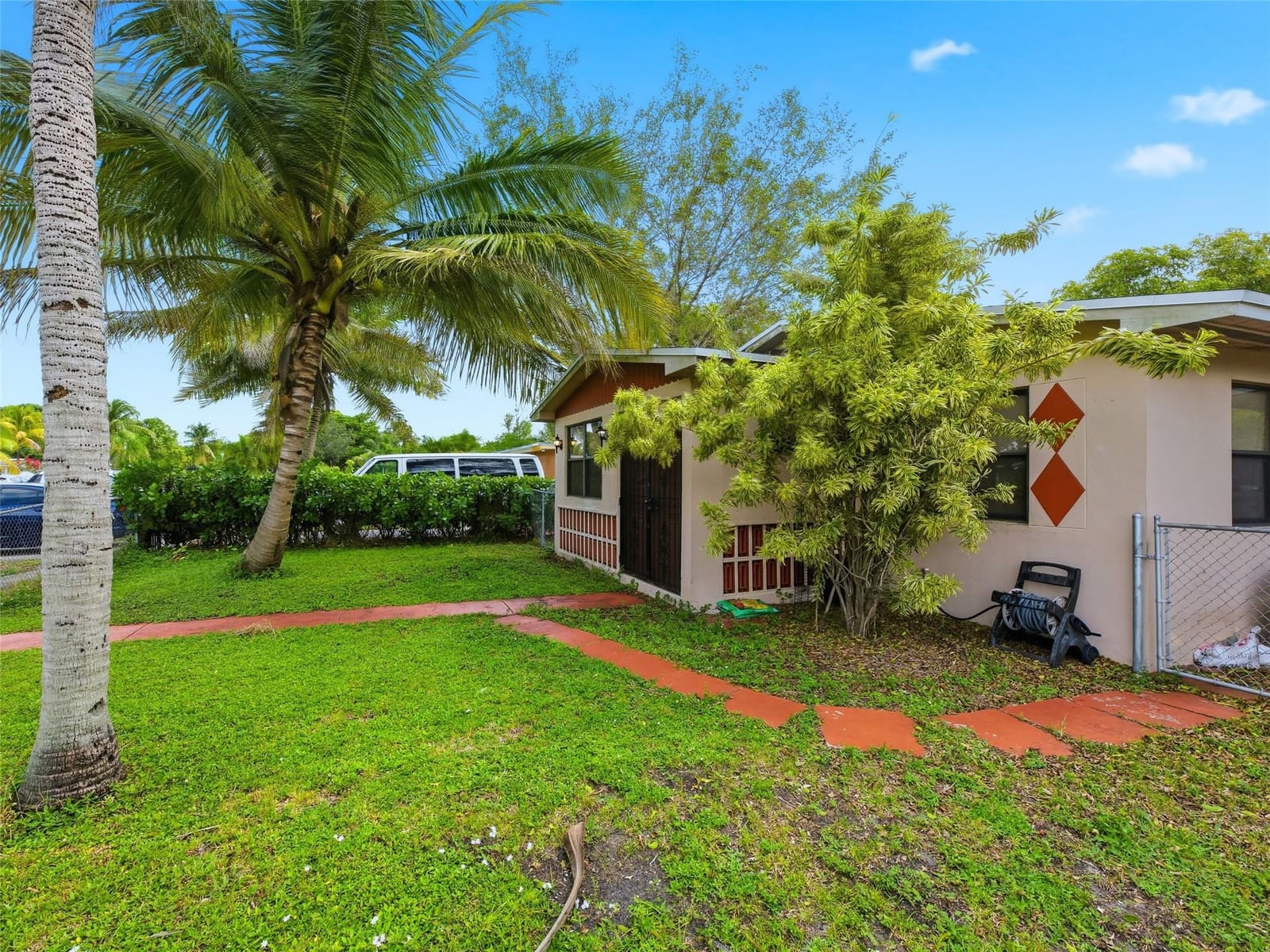 1090 NW 123rd Street, North Miami, FL 33168 photo 2