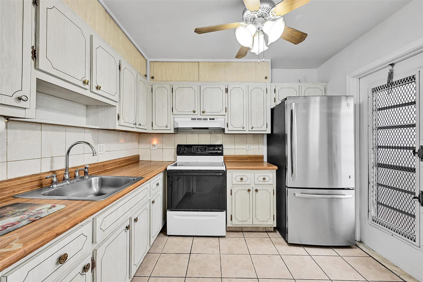 1330 NW 43rd Avenue 104, Lauderhill, FL 33313 photo 4