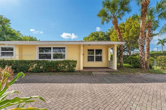 8670 SW 27th Lane, Miami, FL 33155