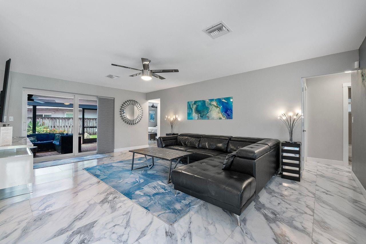 600 NW 22nd Court — photo 2