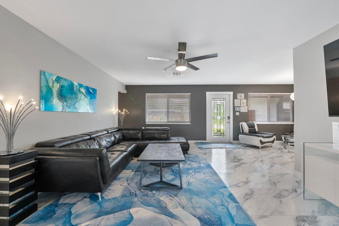 600 NW 22nd Court — photo 3