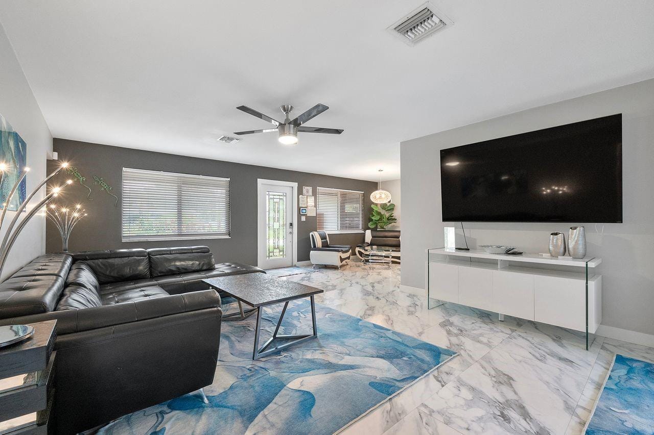 600 NW 22nd Court — photo 4