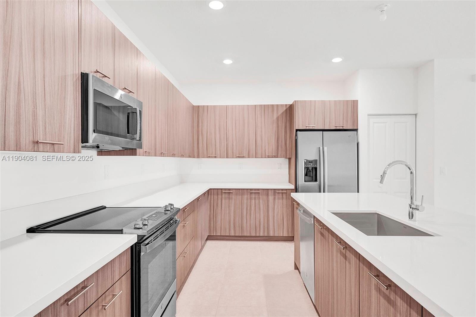 4614 NW 83rd Path ., Doral, FL 33166 photo 20