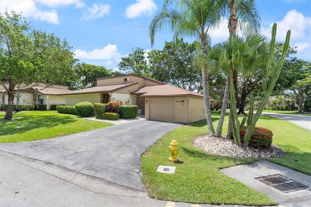 8001 Royal Palm Circle 57, Tamarac, FL 33321