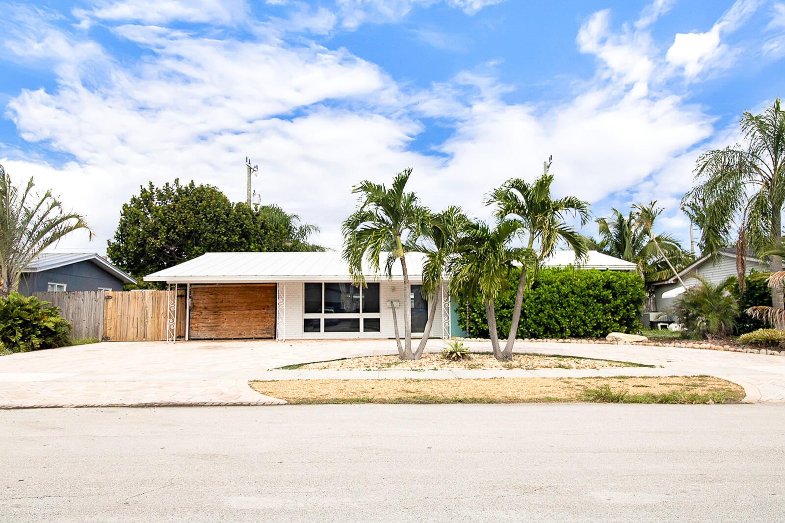 325 SE 10th Court, Deerfield Beach, FL 33441