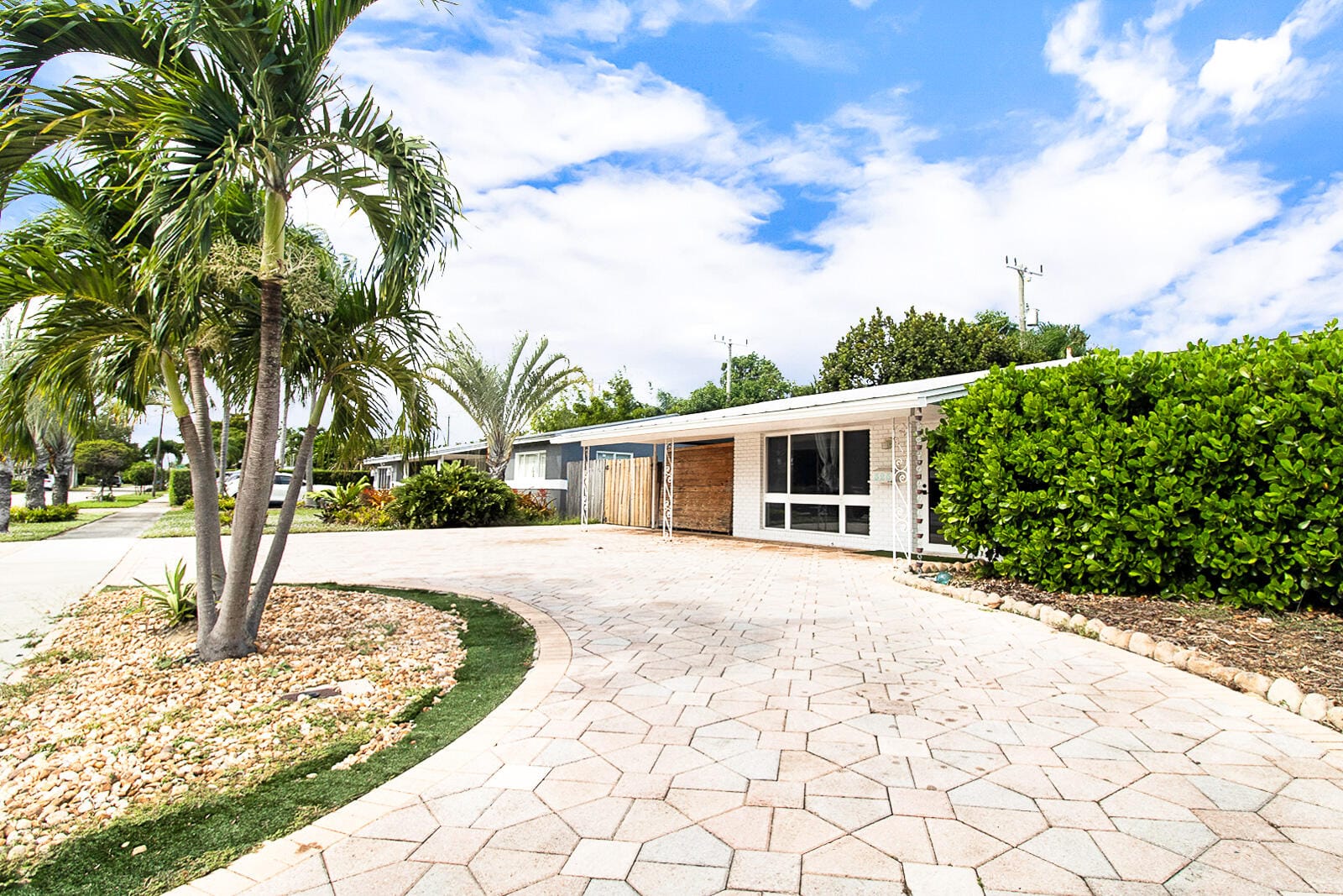 325 SE 10th Court, Deerfield Beach, FL 33441 photo 2