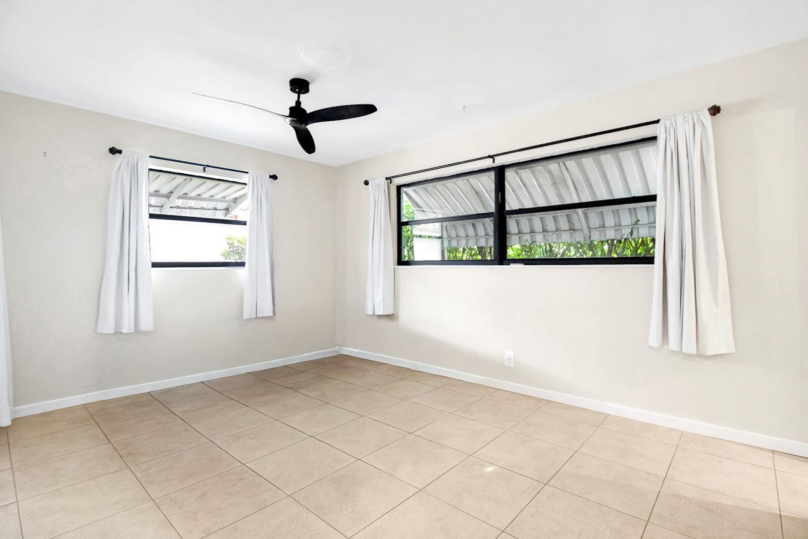 325 SE 10th Court, Deerfield Beach, FL 33441 photo 12