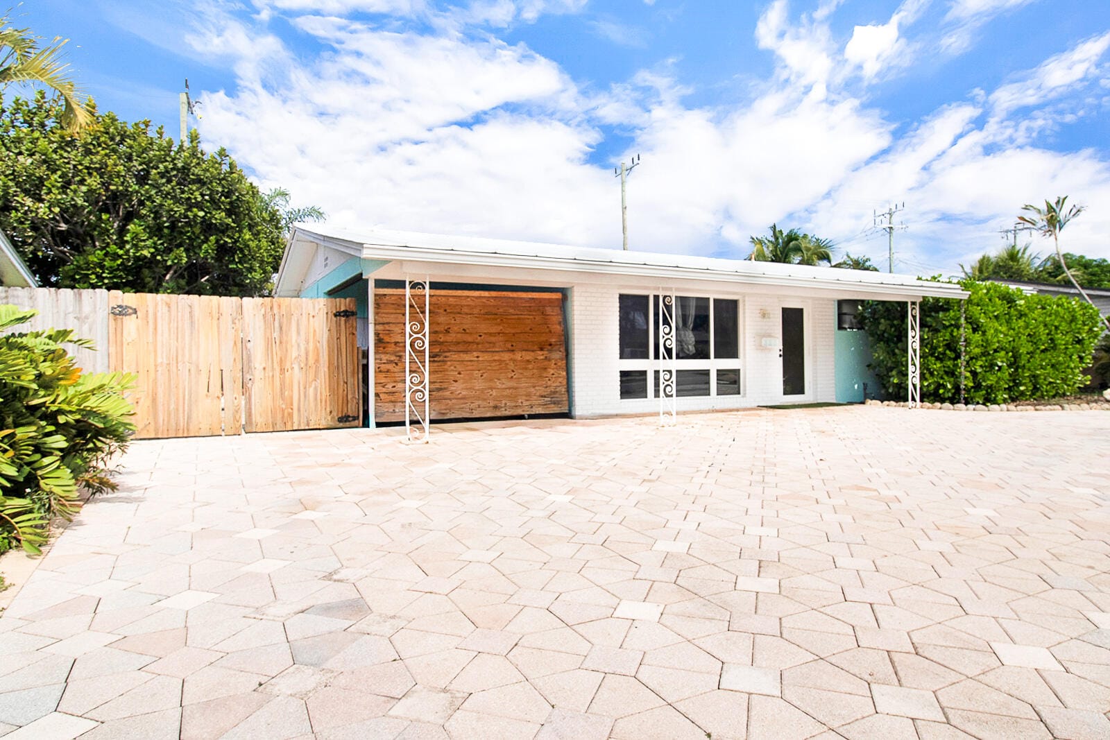 325 SE 10th Court, Deerfield Beach, FL 33441 photo 3