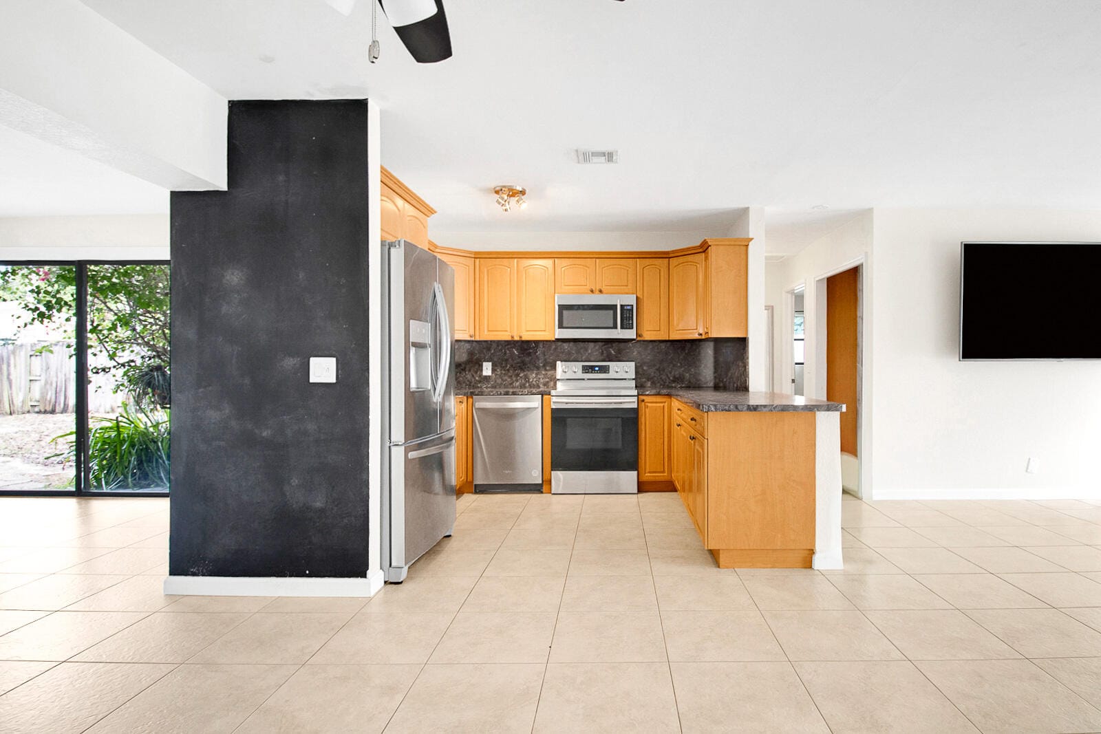 325 SE 10th Court, Deerfield Beach, FL 33441 photo 6