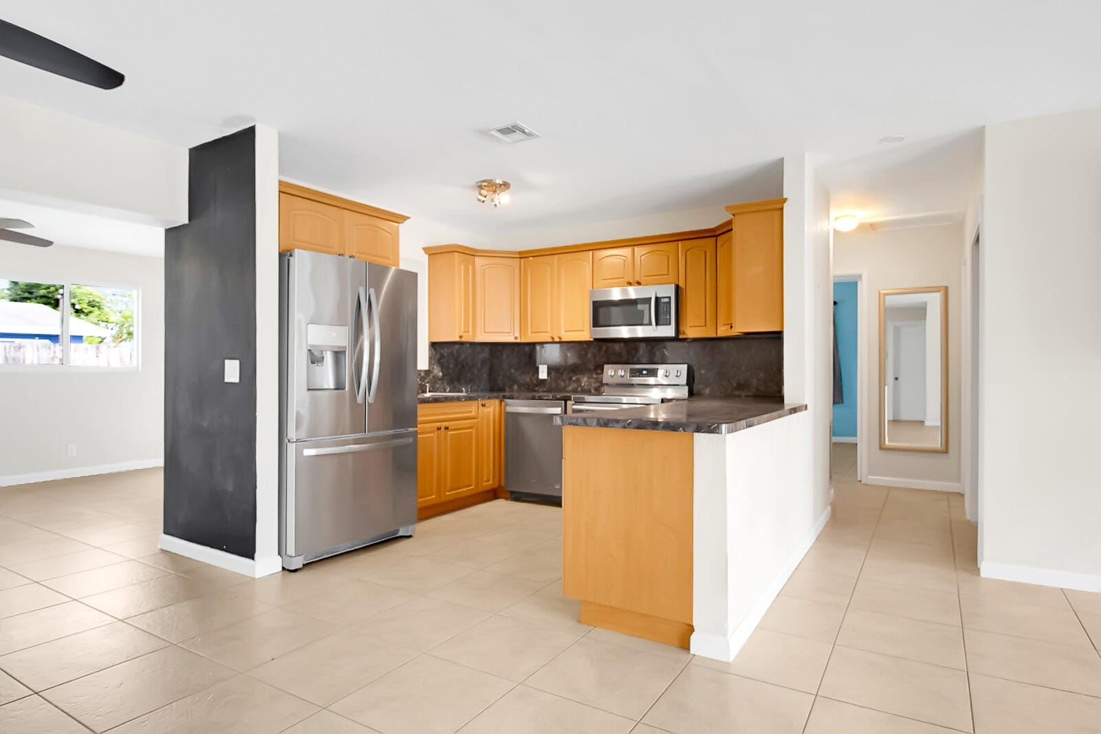 325 SE 10th Court, Deerfield Beach, FL 33441 photo 7