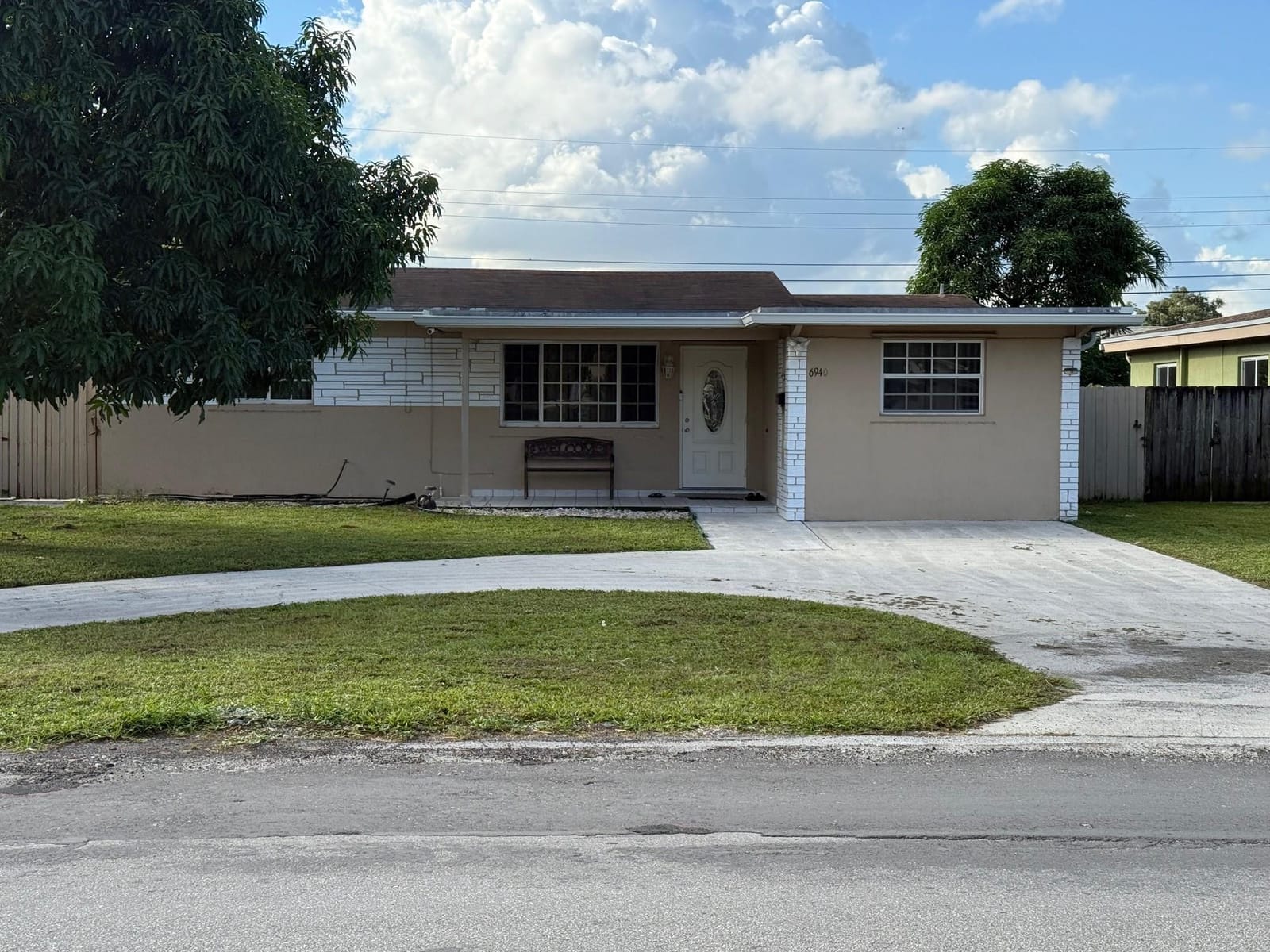 6940 SW 9th Street — photo 2