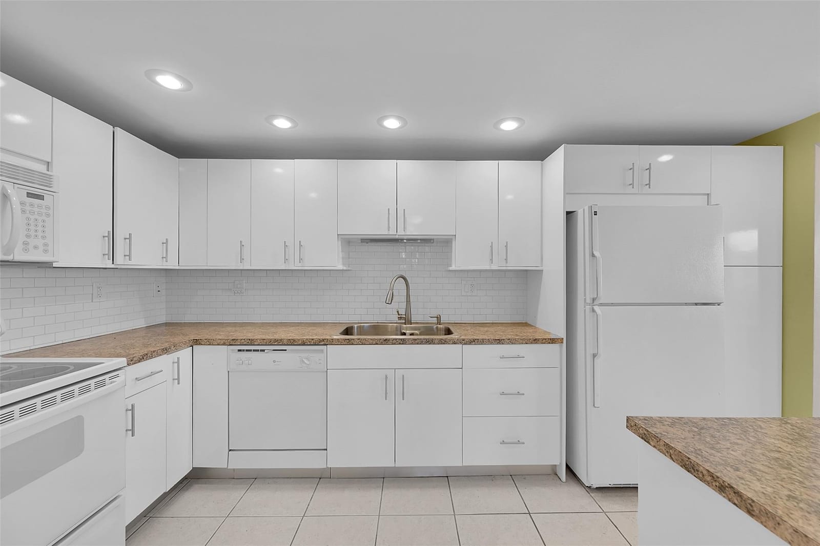 531 N Ocean Boulevard 901, Pompano Beach, FL 33062 photo 2