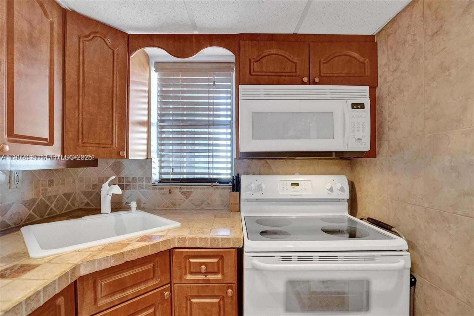 7620 Carlyle Avenue 703, Miami Beach, FL 33141 photo 7