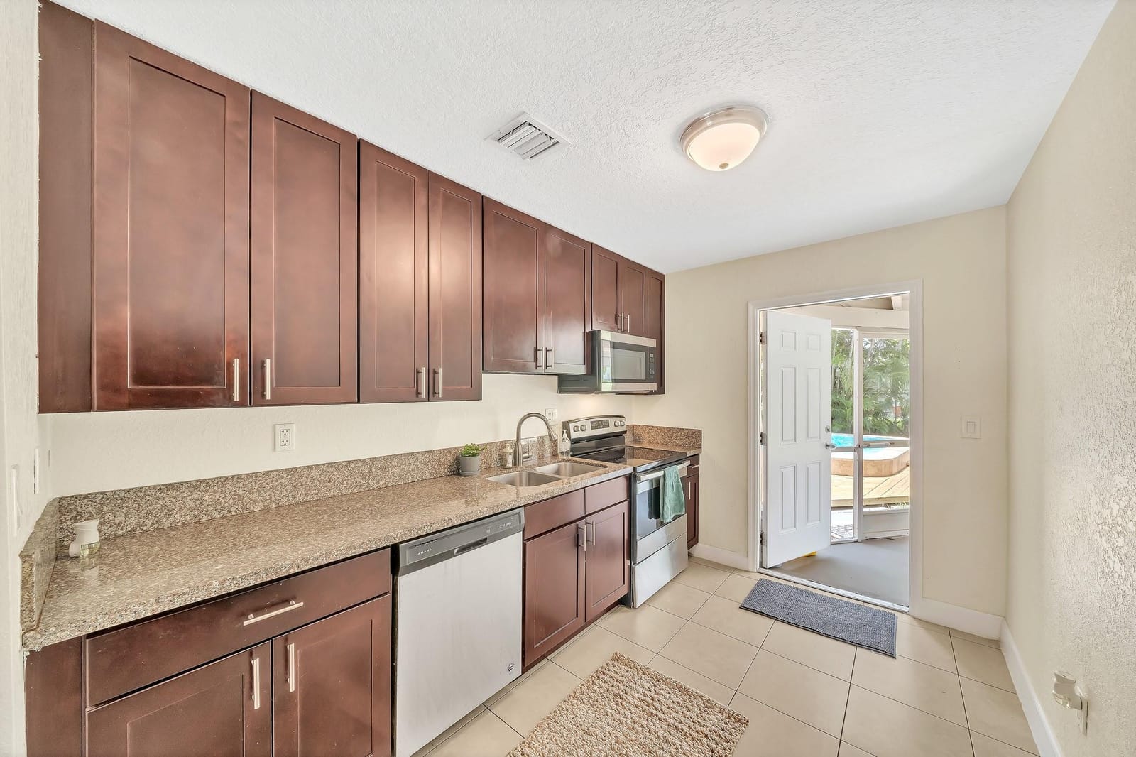 1412 NE 25th Court — photo 10