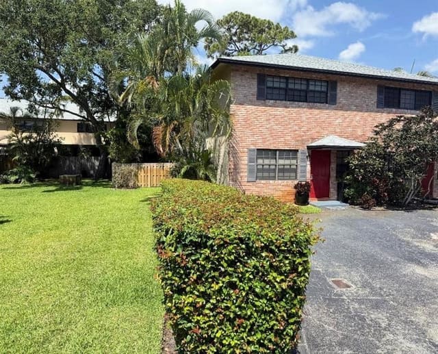 2113 NE 11th Avenue 2113, sold in Wilton Pines Townhomes, Wilton Manors, FL