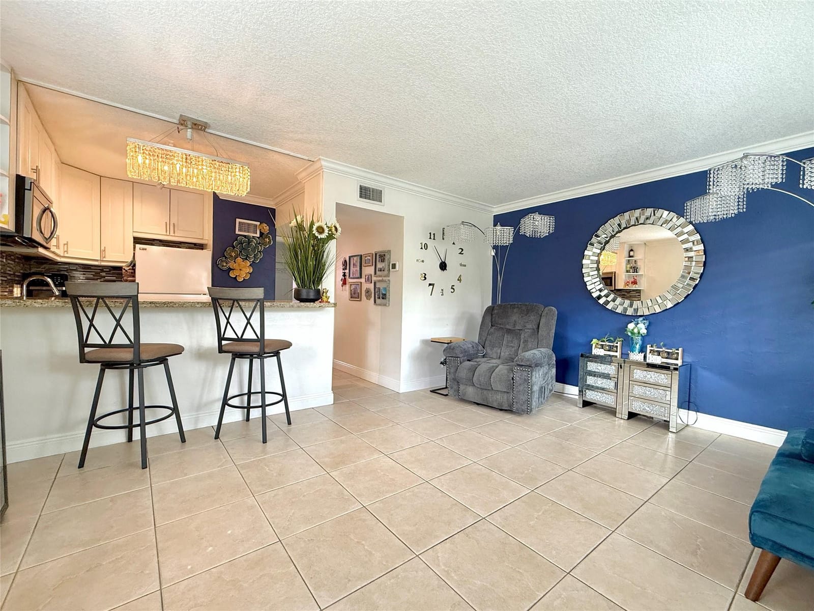 2124 NE 5th Avenue 101 — photo 2