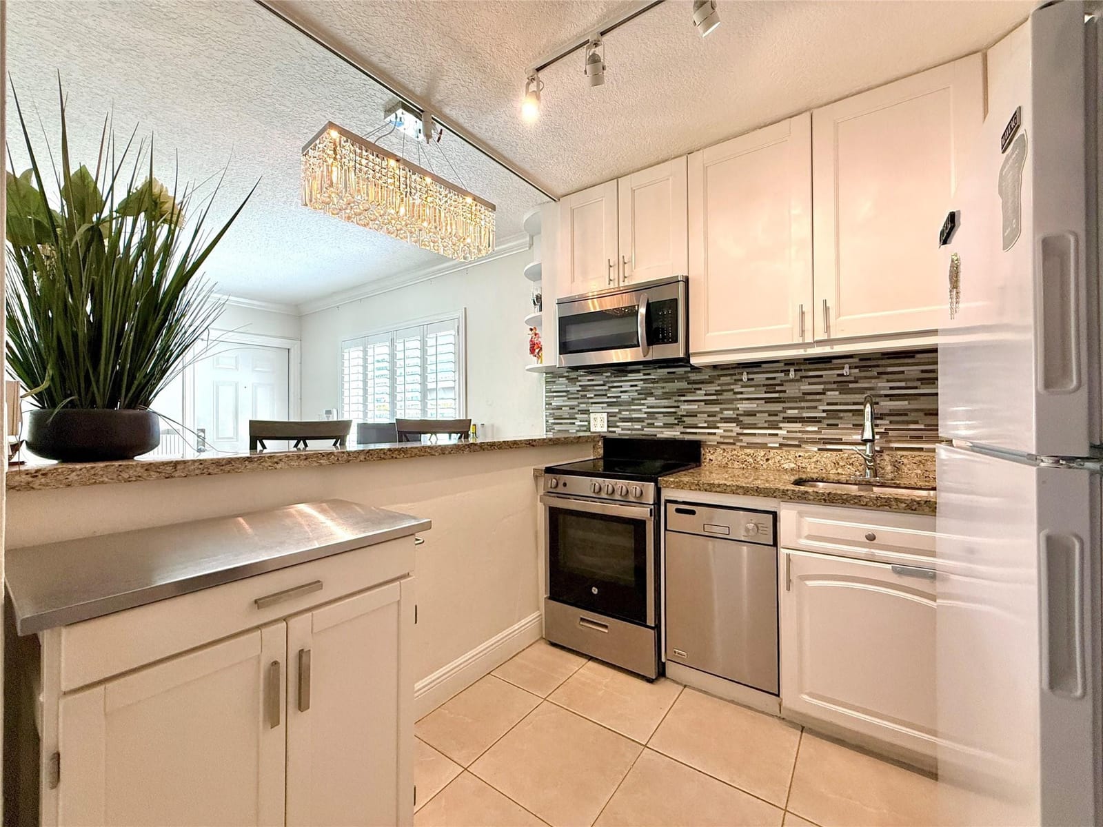 2124 NE 5th Avenue 101 — photo 3