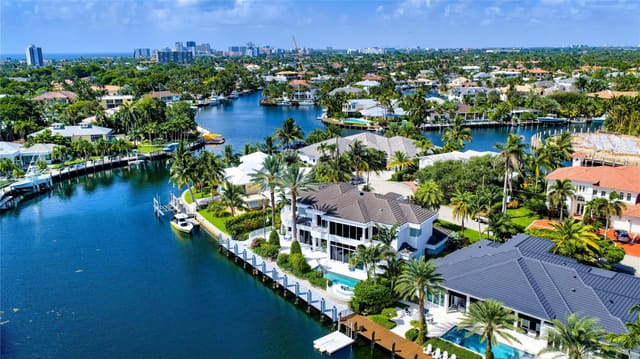 2551 NE 31st Court, sold in Lighthouse Point 5th Sec, Lighthouse Point, FL