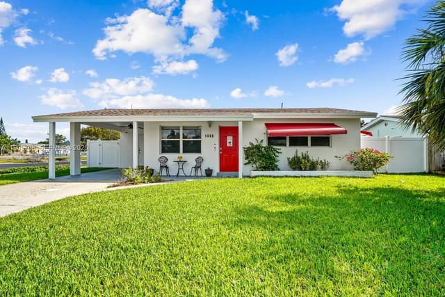 1006 S Arnold Avenue, sold in Greynolds Highlands Unit 1, Lantana, FL