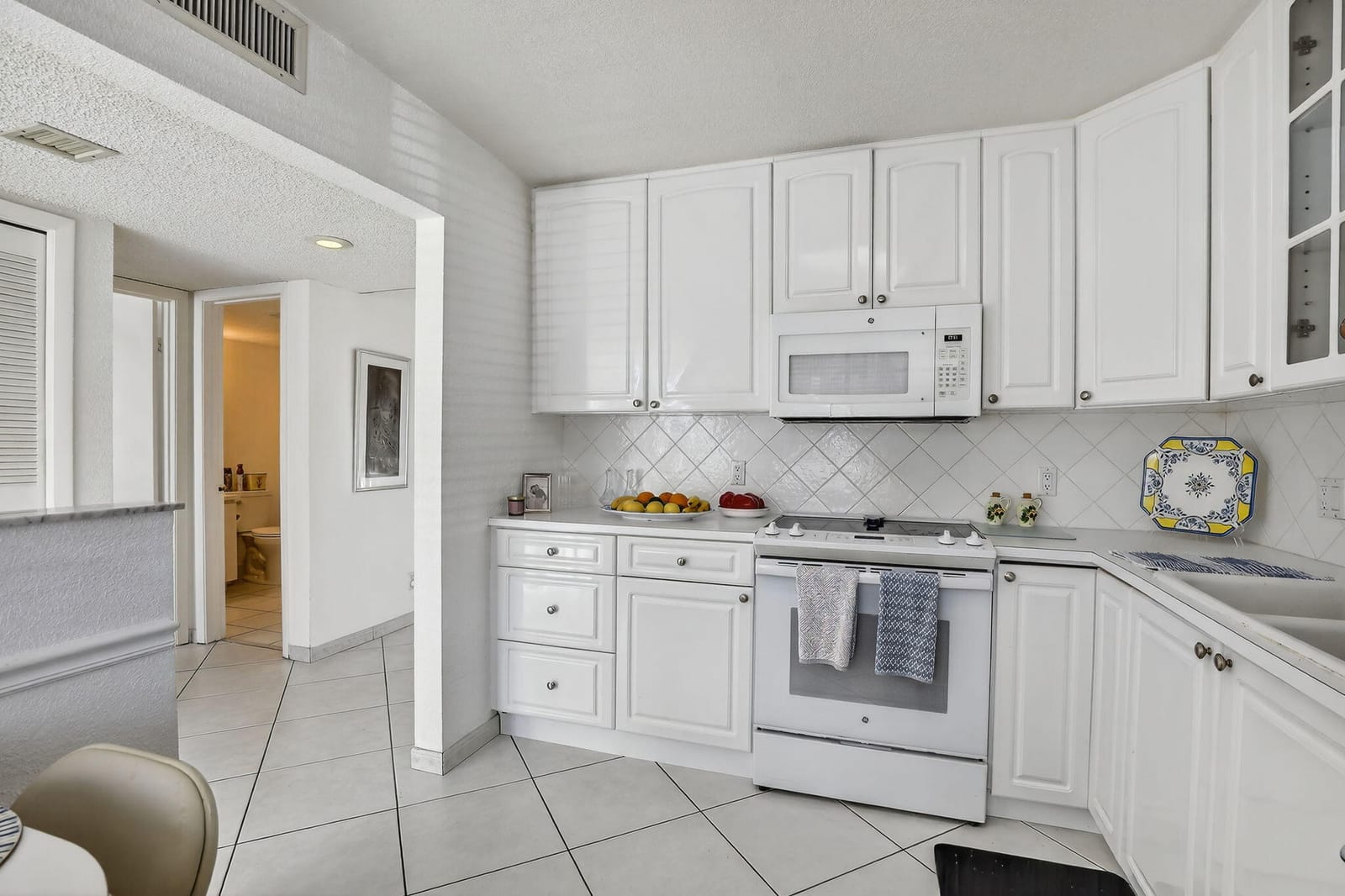 380 Racquet Club Road 106 — photo 9