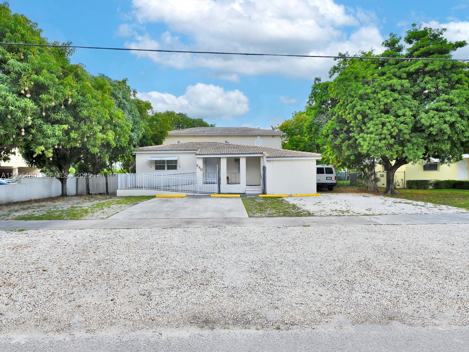 660 Miller Drive — photo 4