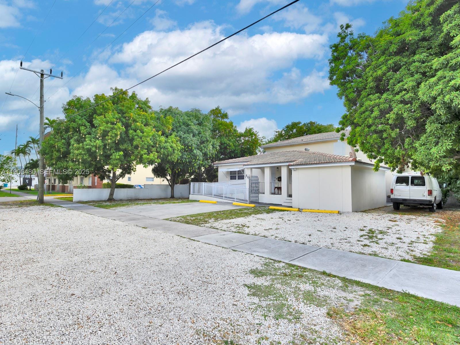 660 Miller Drive — photo 9