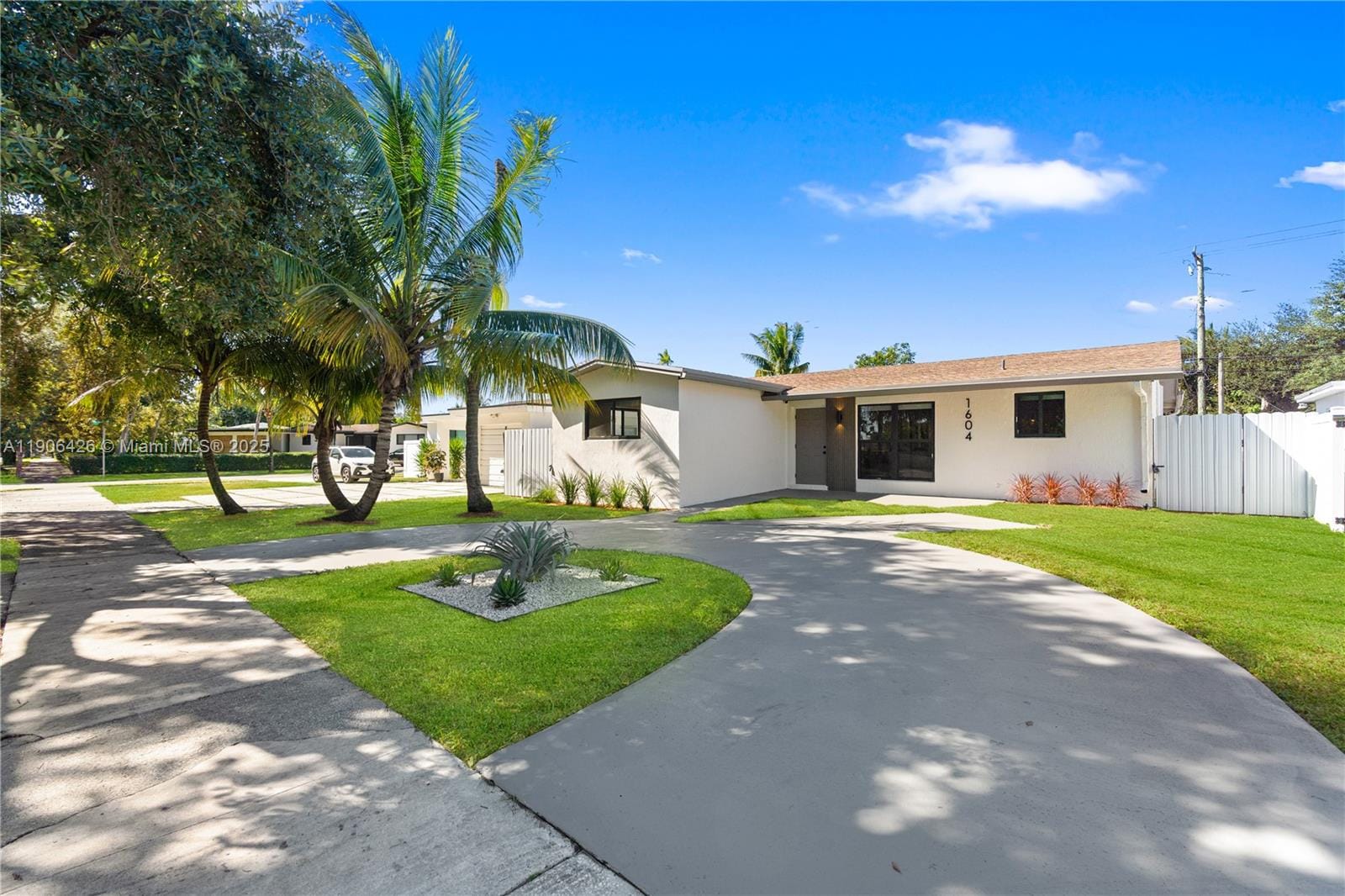 1604 N Park Road, Hollywood, FL 33021