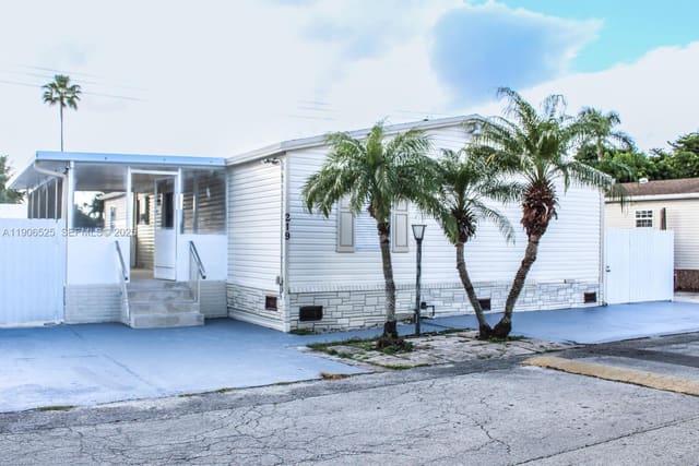 220 NE 12th Avenue Lot 219, sold in Cocowalk Estates, Homestead, FL