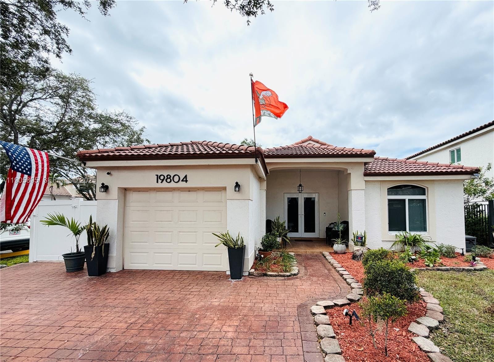 19804 NW 82nd Place, Hialeah, FL 33015