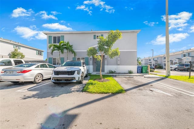 1270 NW 3rd Lane, sold in Forest Park Villas, Florida City, FL