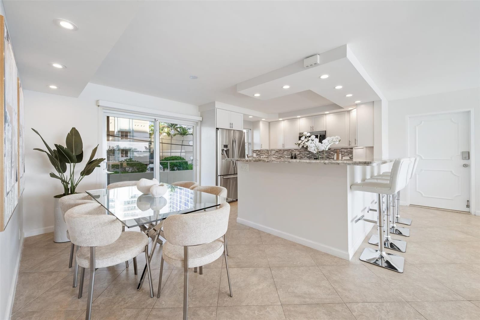 215 N Birch Road 2b — photo 11