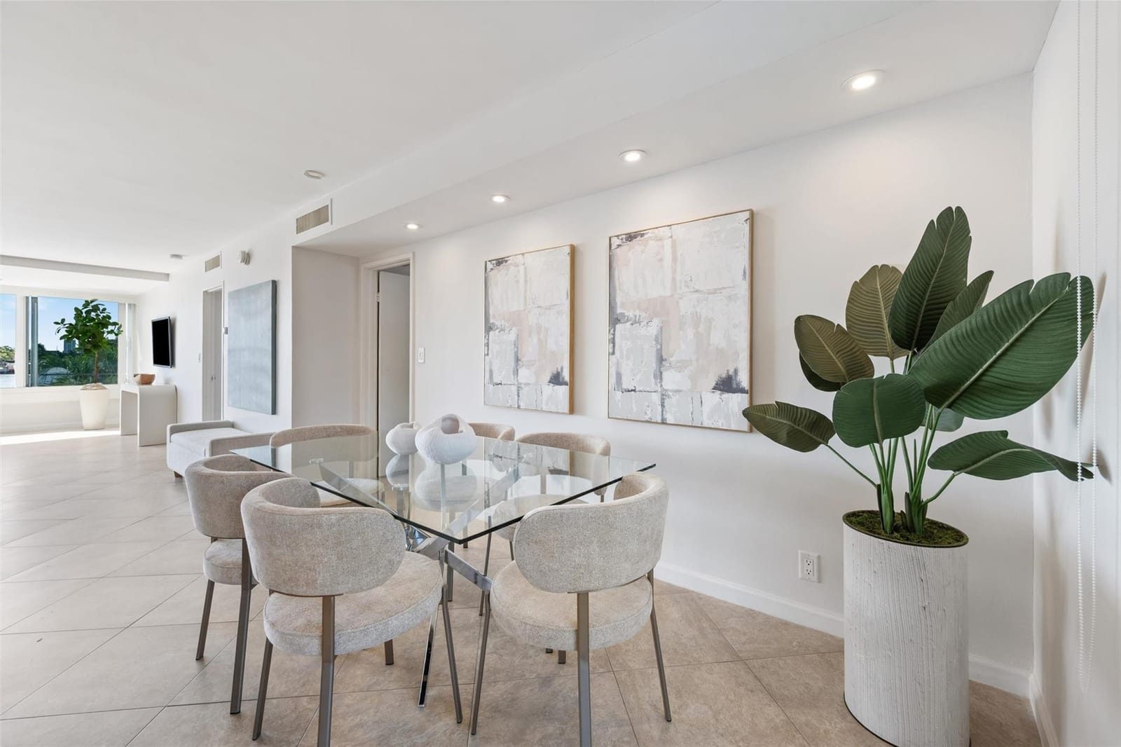 215 N Birch Road 2b — photo 10
