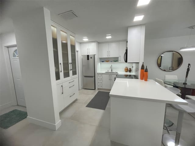 604 NE 2nd Street 117, sold in Danians North, Dania Beach, FL