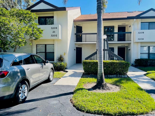 3204 Perimeter Drive 3204, Greenacres, FL 33467