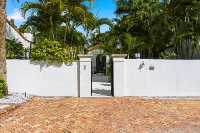 281 Granada Road, sold in El Cid, West Palm Beach, FL