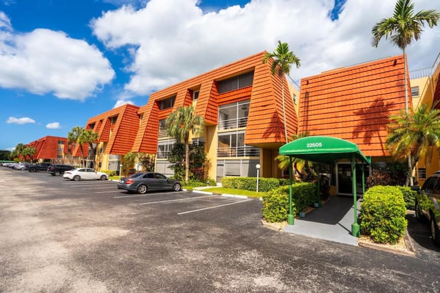 22605 SW 66th Avenue 102, Boca Raton, FL 33428