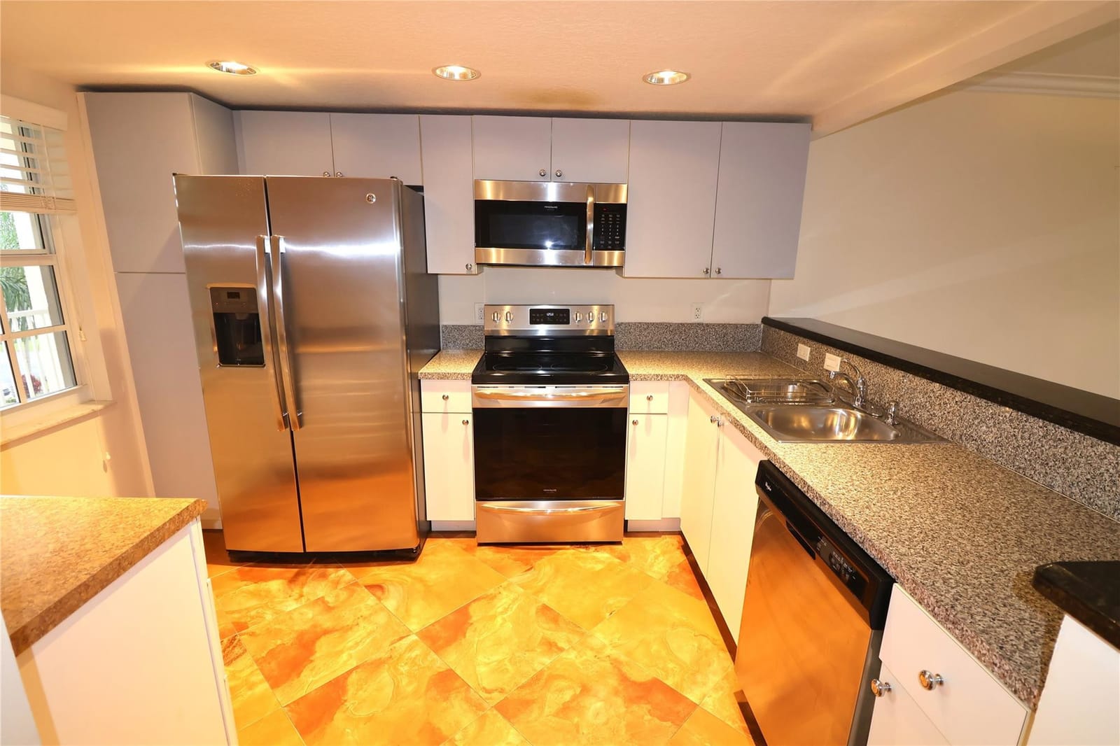 3510 Oaks Way 401 — photo 2