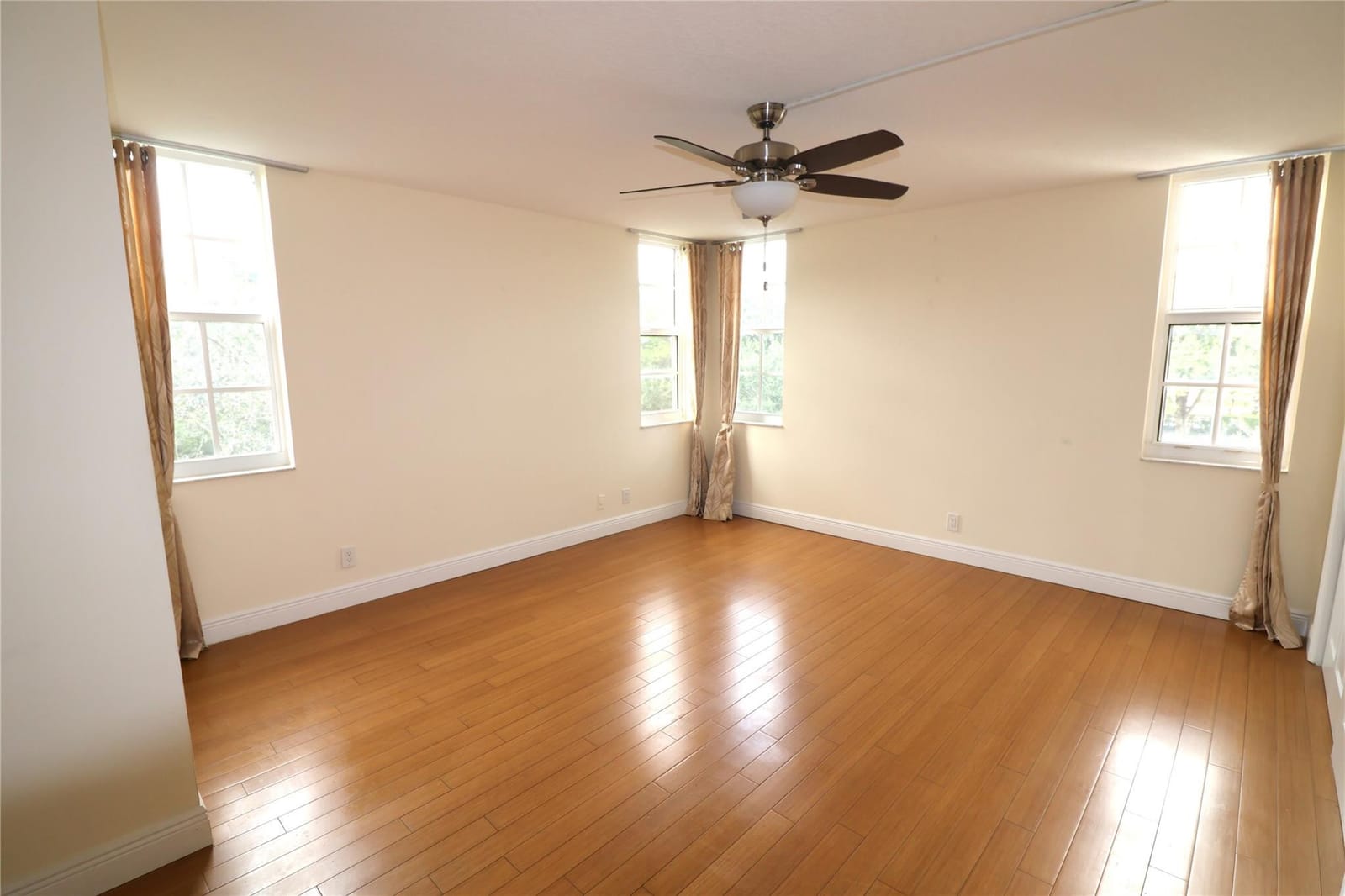 3510 Oaks Way 401 — photo 9