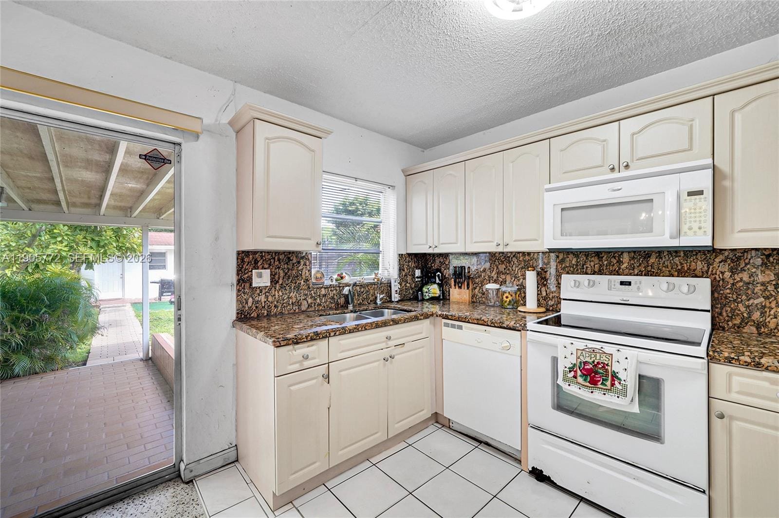 671 E 53rd Street, Hialeah, FL 33013 photo 13