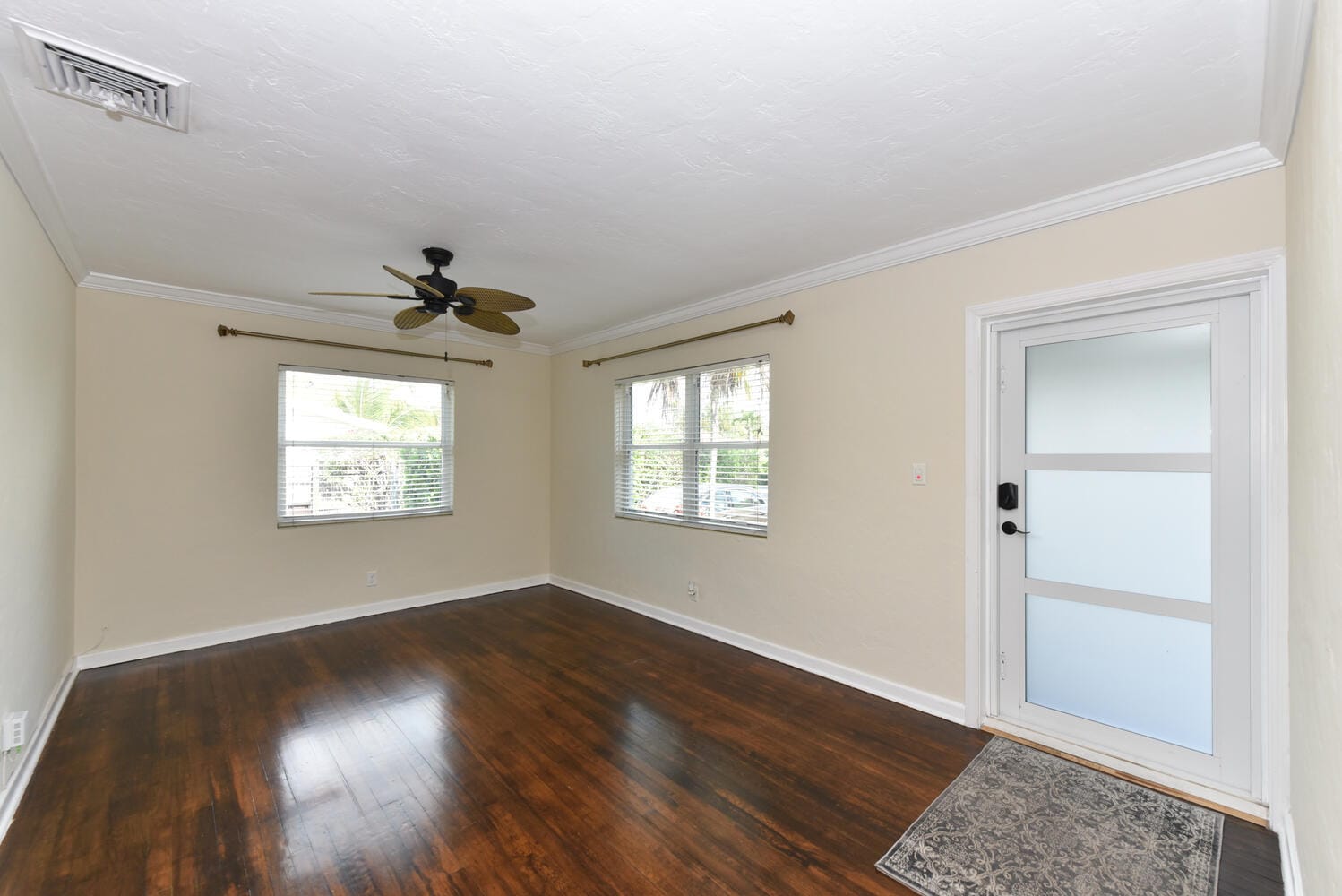340 Russlyn Drive — photo 3