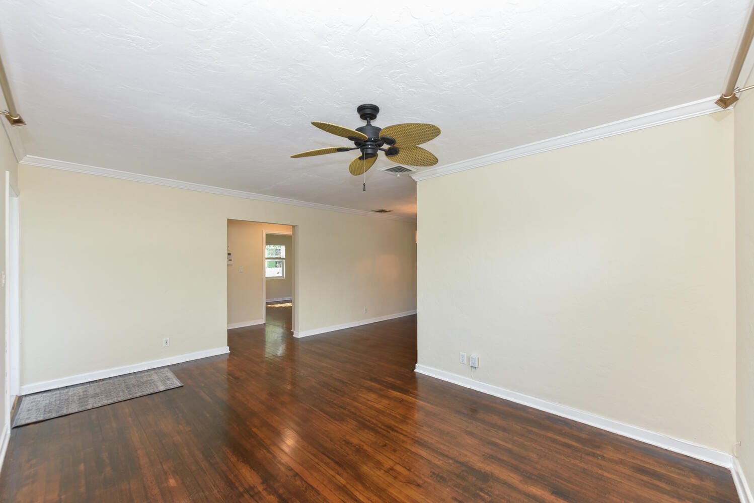 340 Russlyn Drive — photo 5