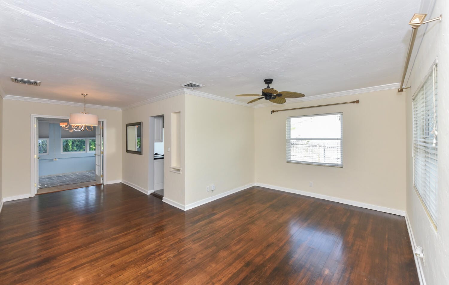 340 Russlyn Drive — photo 6