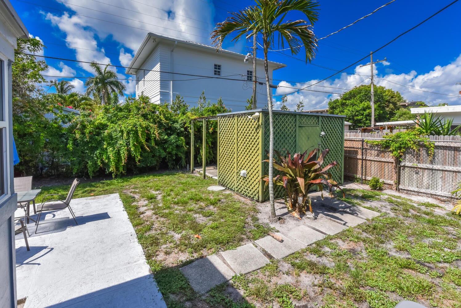 340 Russlyn Drive — photo 3