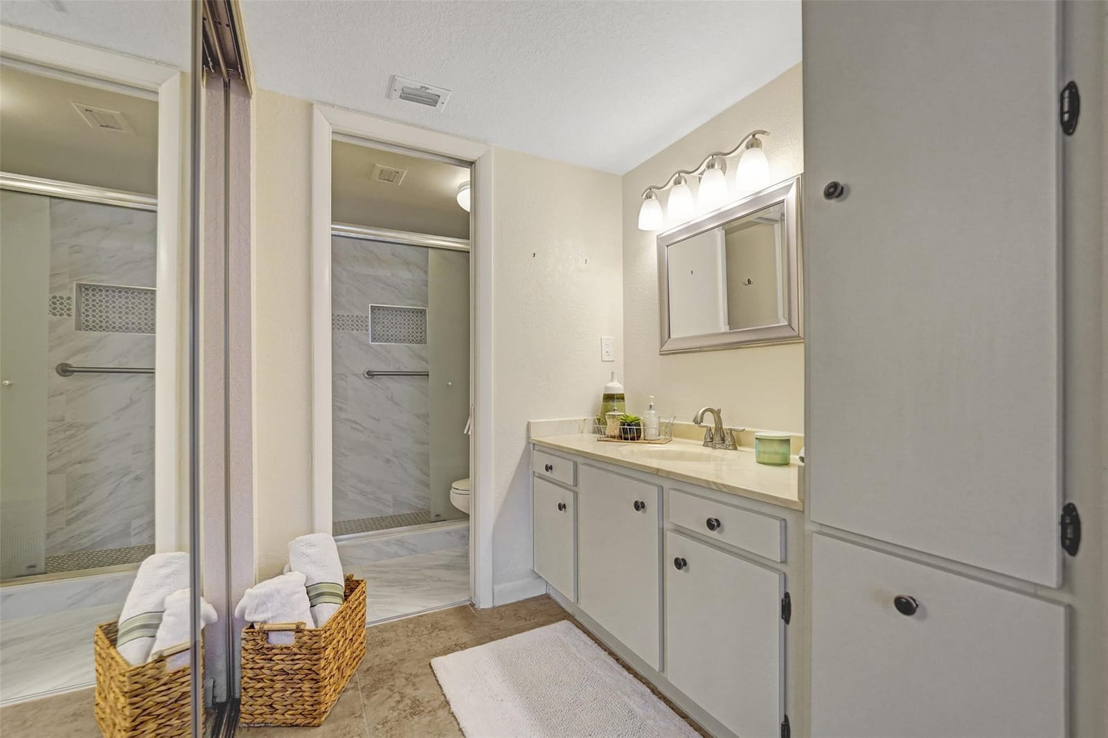 900 Colony Point Circle 221 — photo 11